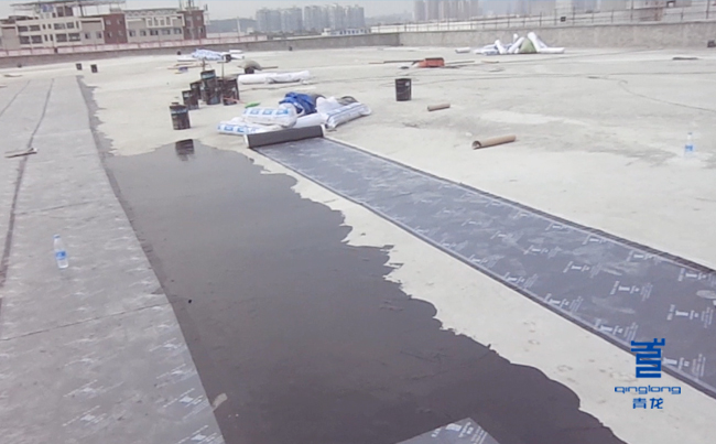 青龍承接的長(zhǎng)虹信息化物流園防水施工現(xiàn)場(chǎng) 防水卷材