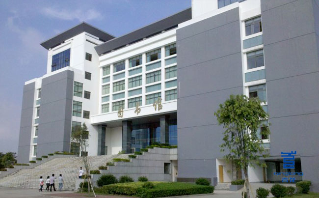 廣西大學(xué)圖書(shū)館屋面防水改用青龍固的防水系統(tǒng) 防水卷材