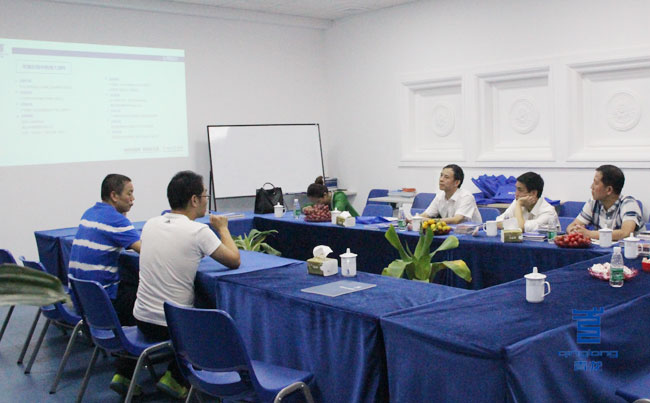 座談會上青龍宋董和周總介紹青龍及發(fā)展規(guī)劃 防水材料