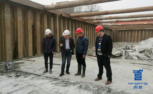 青龍技術部現場指導防水施工 防水卷材