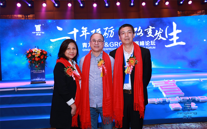 青龍董事長(zhǎng)與香港混凝土維修及防水協(xié)會(huì)領(lǐng)導(dǎo)在青龍20周年盛會(huì)合影 防水材料