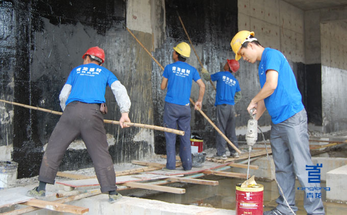 青龍911聚氨酯防水涂料施工現(xiàn)場 涂料廠家