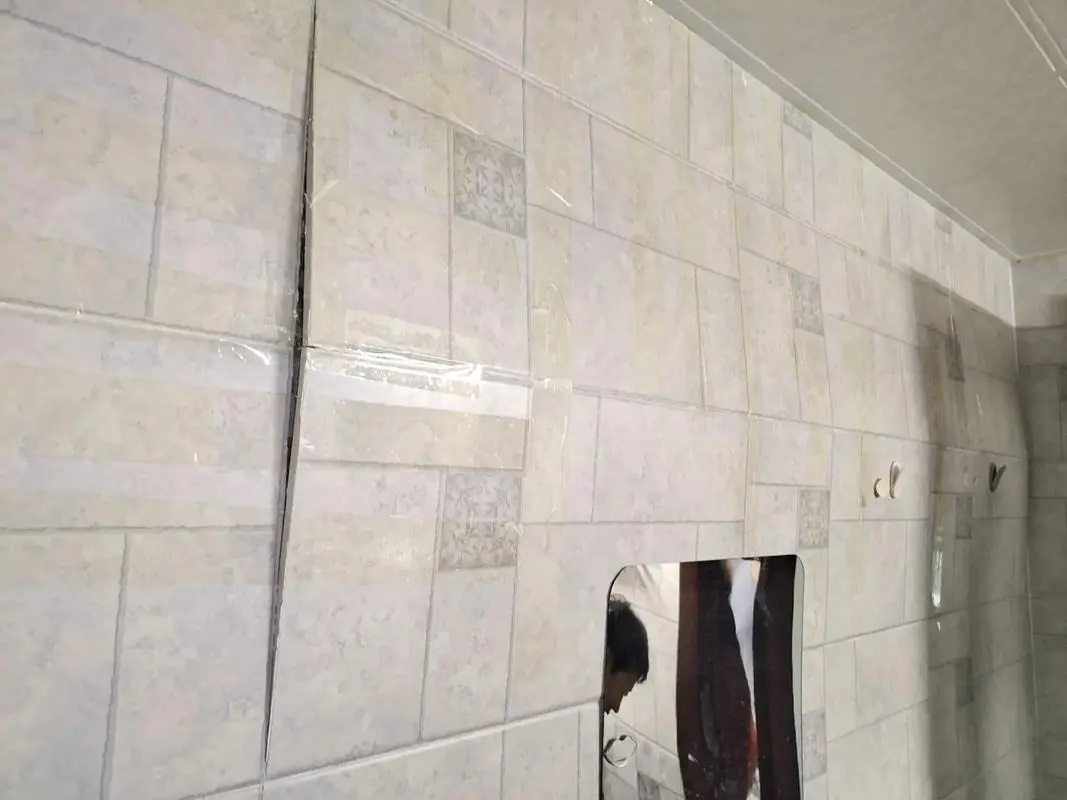 為什么越來越多的施工隊都改用青龍瓷磚膠+背膠？答案來了！